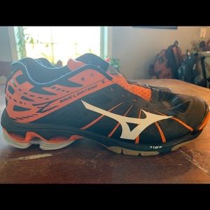 Mizuno Wave Lightning Volleyball